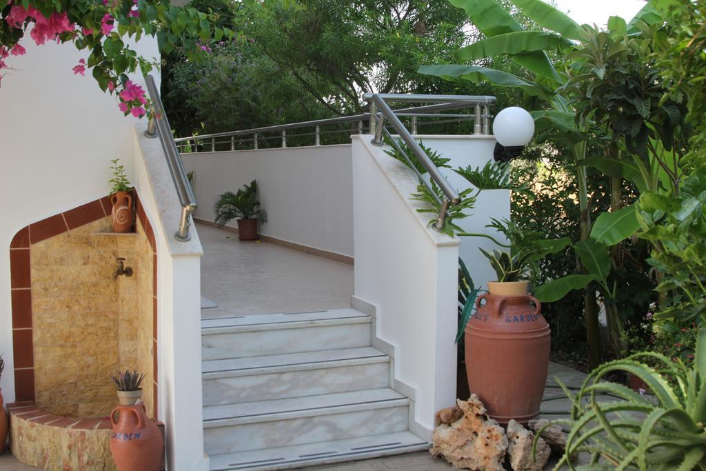 Paul's Garden Studios Haraki Exterior foto