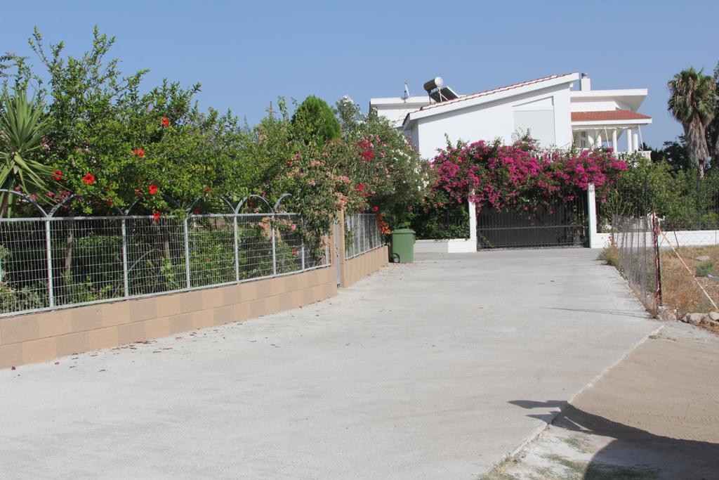 Paul's Garden Studios Haraki Exterior foto