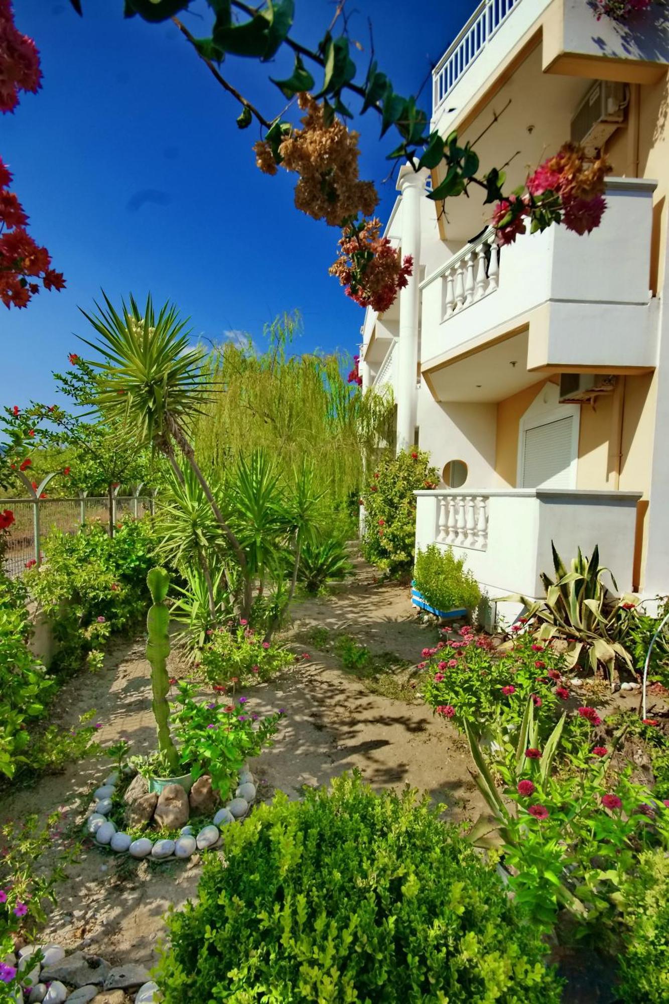 Paul's Garden Studios Haraki Exterior foto