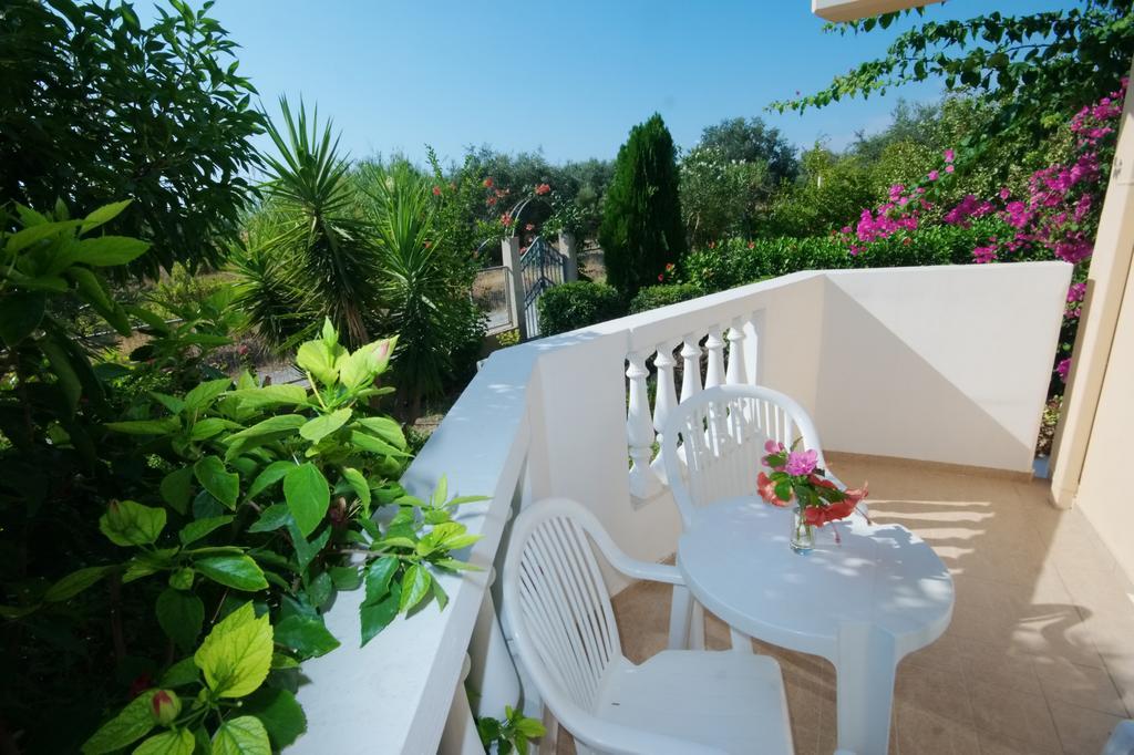 Paul's Garden Studios Haraki Exterior foto